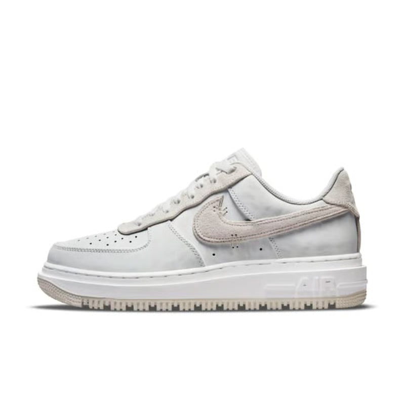 Nike Air Force 1 Luxe